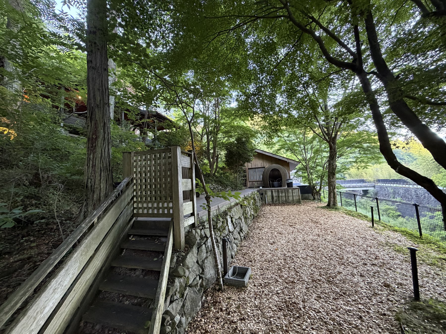 阿讃琴南のウッドチップのドッグラン