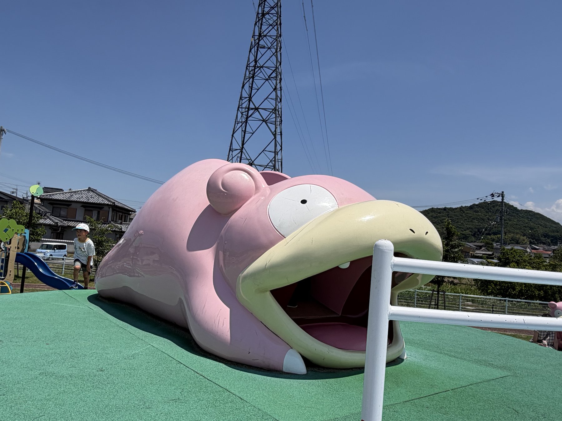 ヤドン公園のヤドン像 あくび