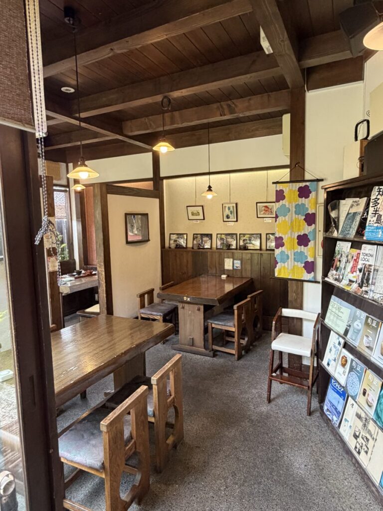 大蔵餅の甘味処 古民家風の落ち着いた店内