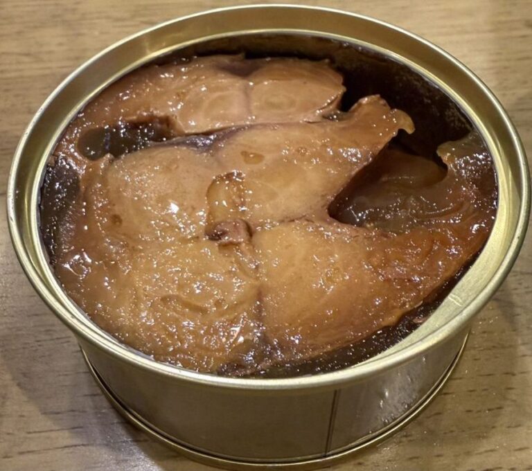 開けた若狭宇宙鯖缶 ぎっしり詰まったサバの身