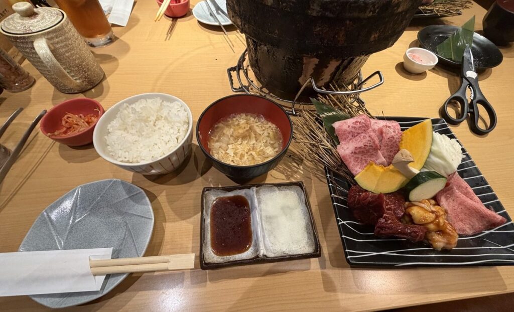 川嶋屋 名東区店のプレミアムご褒美ランチ。ご飯・スープ・キムチ付き
